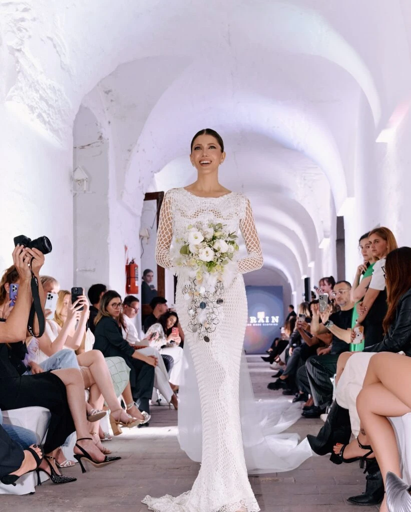 Cande Ruggeri con look de novia tejido al crochet