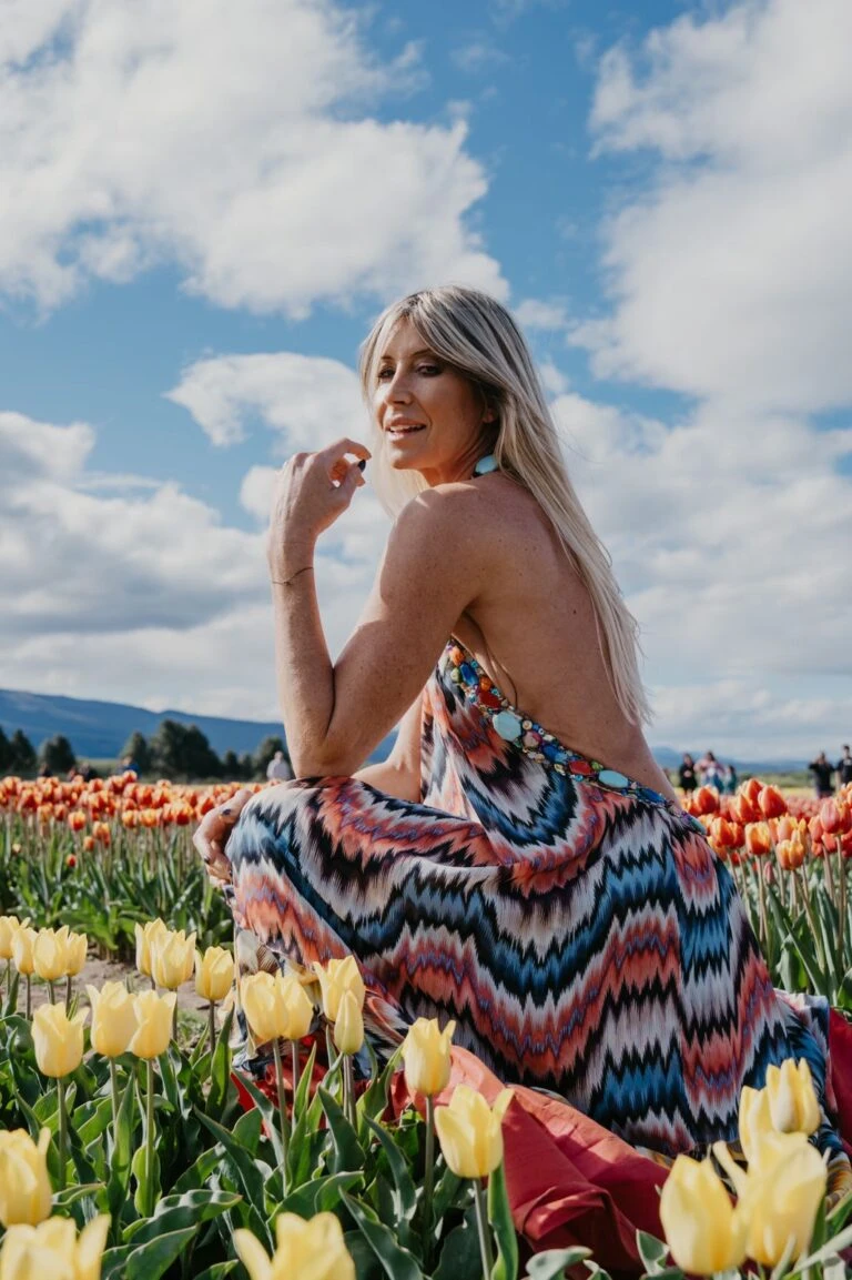 Desfile de Benito Fernández en campo de tulipanes