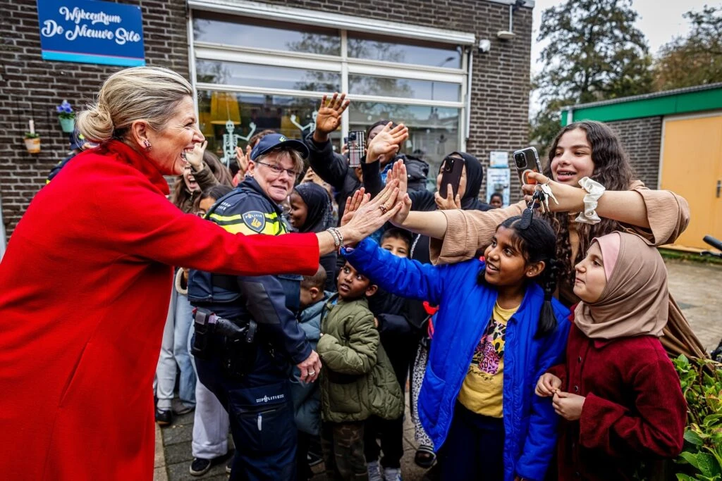 Máxima deslumbró con un vestido inspirado en Lady Di