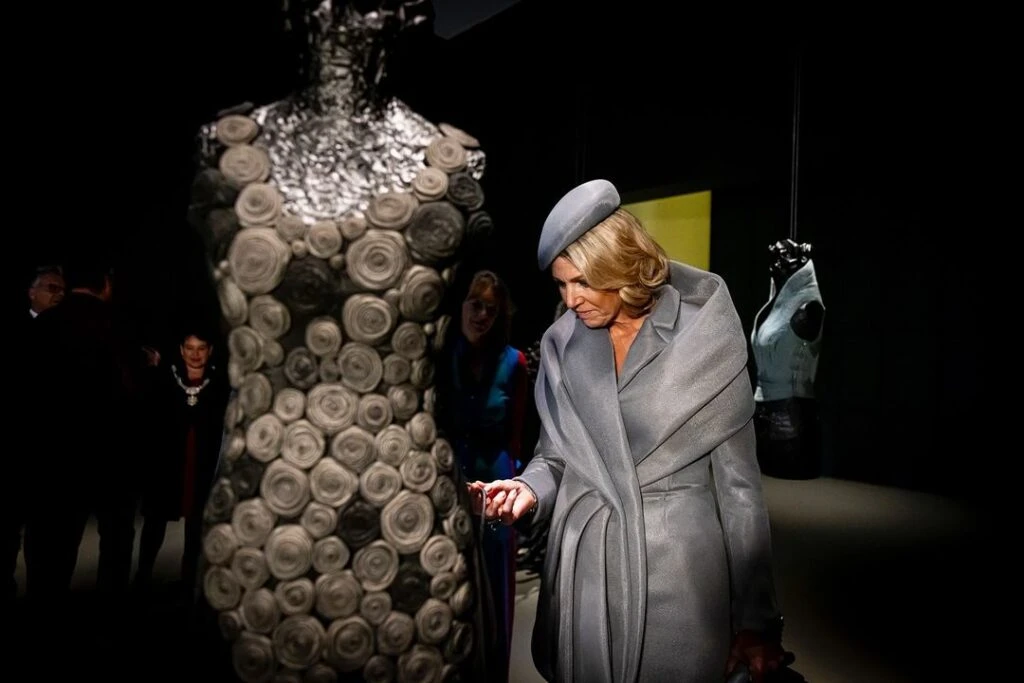 look maxima monocolor gris