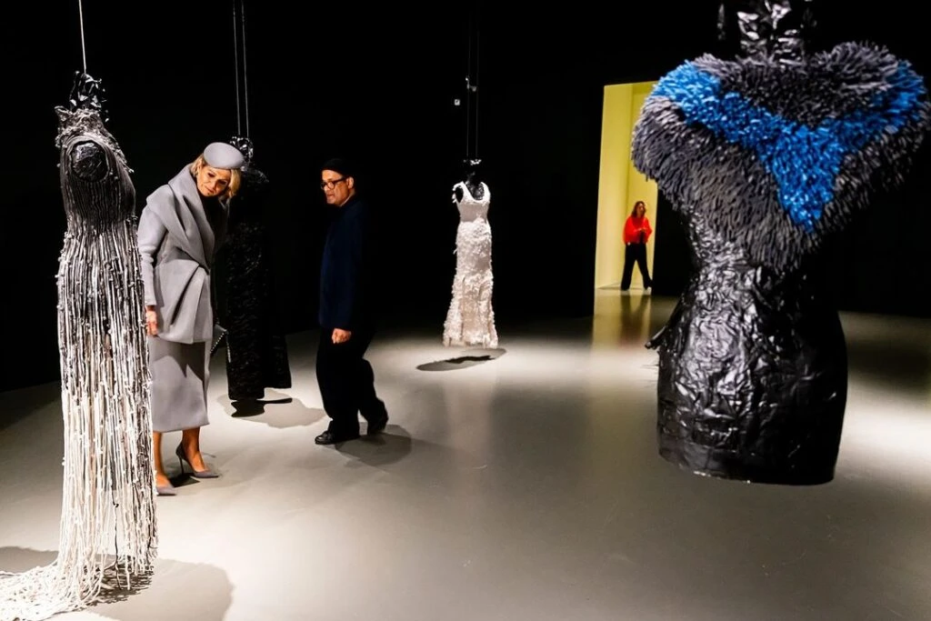 look maxima monocolor gris