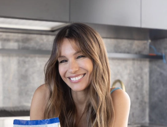 Pampita mostró un look casual con dos básicos de esta primavera