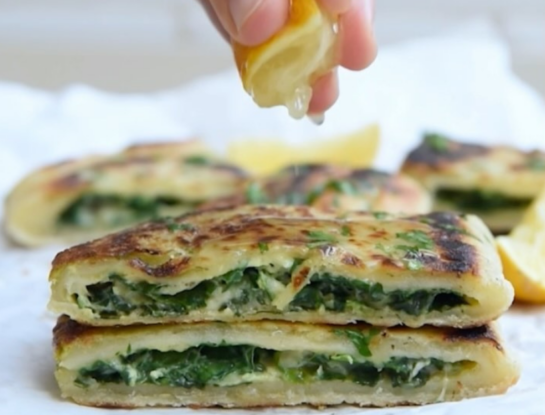 Pan relleno de espinacas: la receta de Estefi Colombo que te resuelve la cena