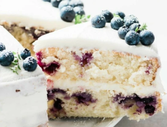 torta de crema con arándanos
