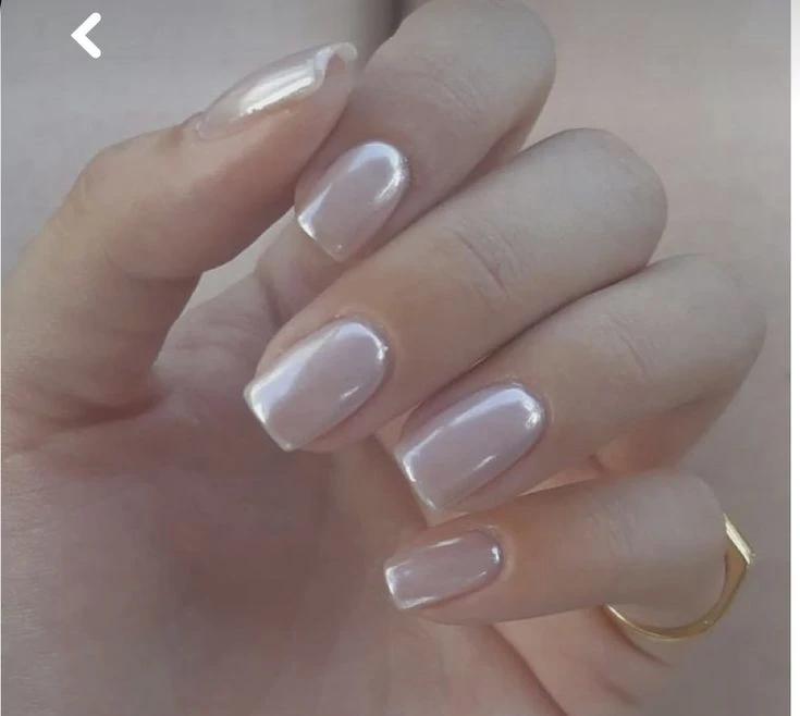 uñas con manicura blanca