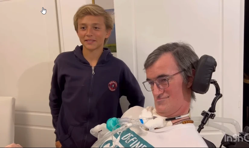 Esteban Bullrich y su hijo Lucas, que preparó la receta de spaghetti a la carbonara siguiendo las indicaciones de su papá