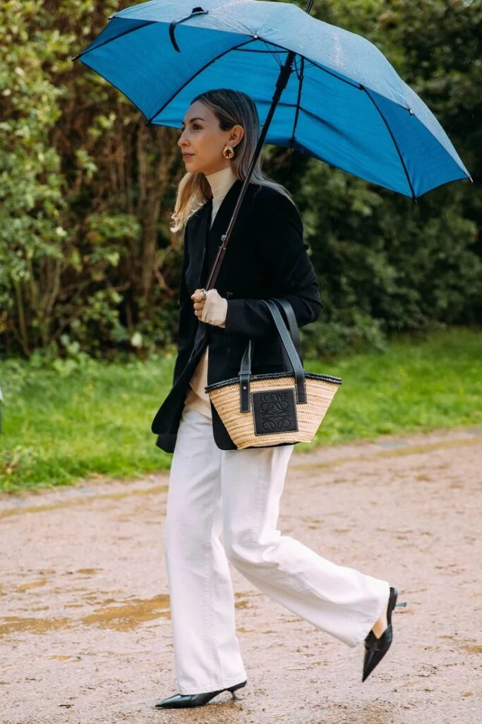 7 looks para un día de lluvia sin perder estilo
