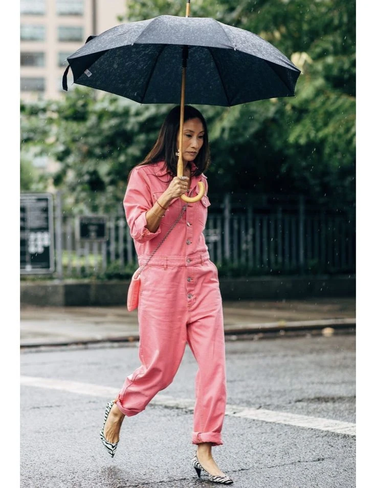 7 looks para un día de lluvia sin perder estilo