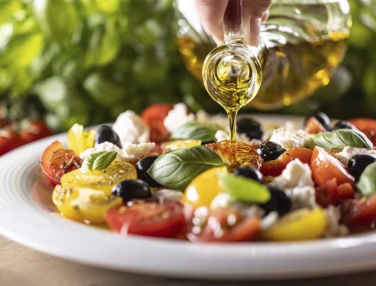 El increíble impacto del aceite de oliva en la salud: protege el corazón, reduce el colesterol y previene la diabetes tipo 2