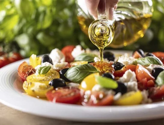 El increíble impacto del aceite de oliva en la salud: protege el corazón, reduce el colesterol y previene la diabetes tipo 2