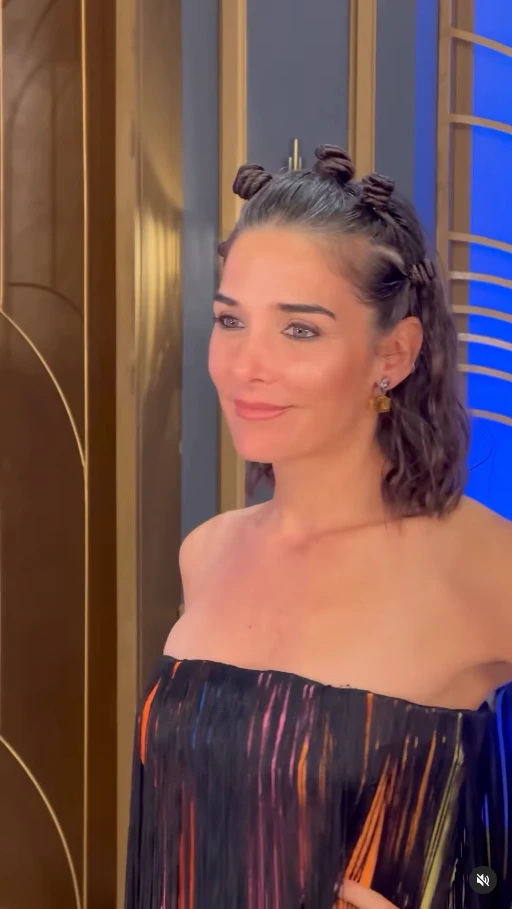 El look multicolor de Juana Viale