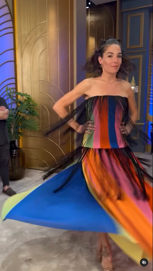 El look multicolor de Juana Viale