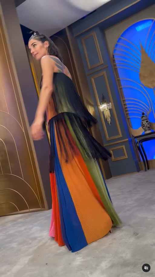 El look multicolor de Juana Viale