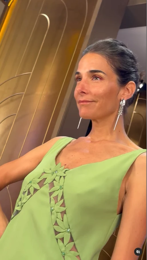 El look verde arveja de Juana Viale