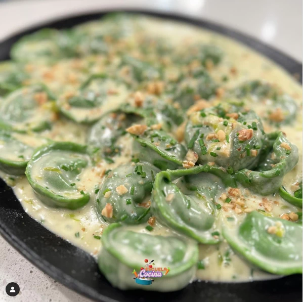 Cappelletti de ricota y nuez con masa verde