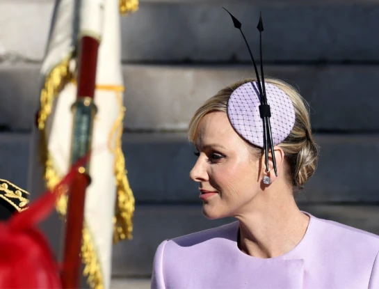 Charlène optó por un look moderno y sofisticado para el Día Nacional de Mónaco