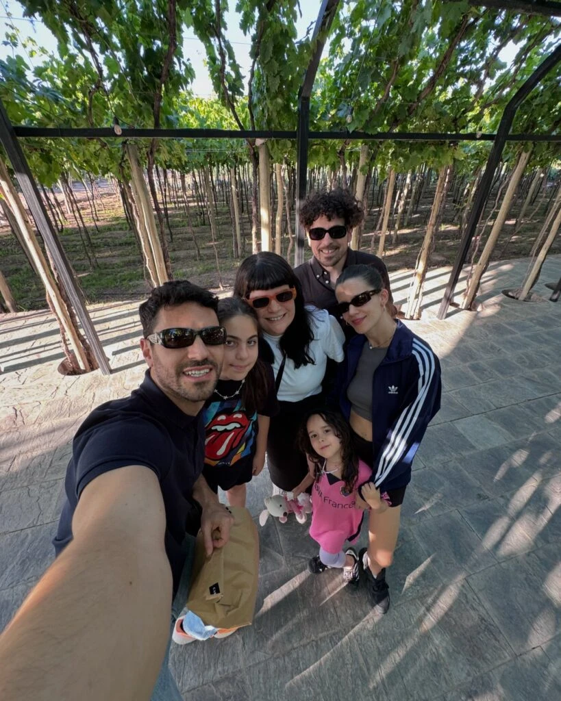 Las fotos de la escapada de Violeta Urtizberea junto a su familia a Mendoza. Foto: IG.