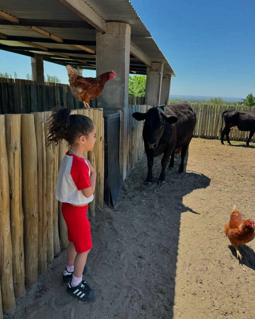 Las fotos de la escapada de Violeta Urtizberea junto a su familia a Mendoza