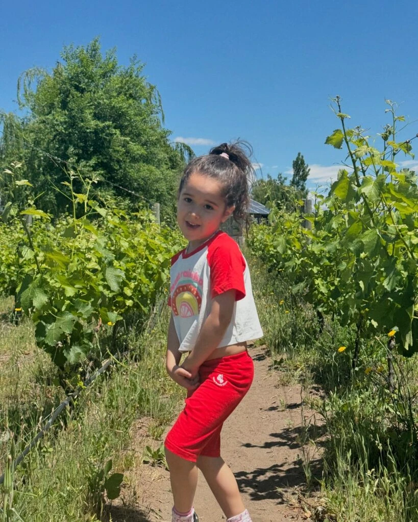 Las fotos de la escapada de Violeta Urtizberea junto a su familia a Mendoza