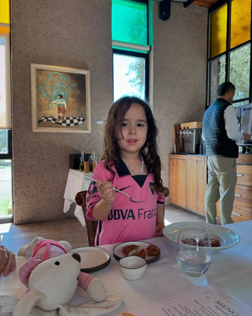 Las fotos de la escapada de Violeta Urtizberea junto a su familia a Mendoza. Foto: IG.