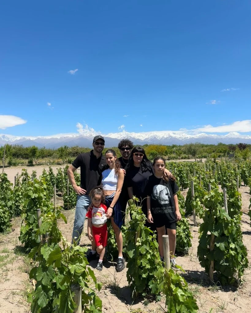 Las fotos de la escapada de Violeta Urtizberea junto a su familia a Mendoza