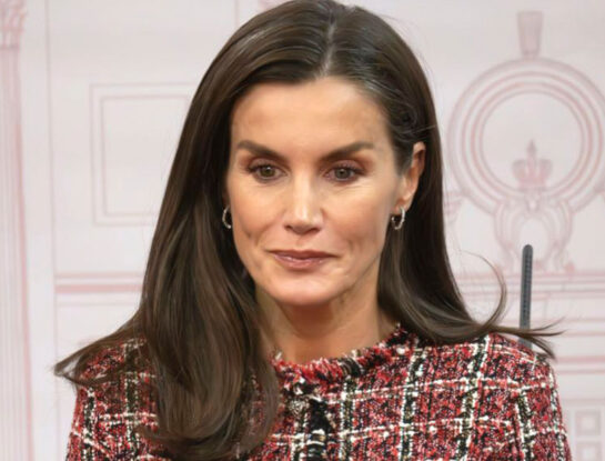 Letizia Ortiz da cátedra de estilismo con el abrigo favorito de las royals