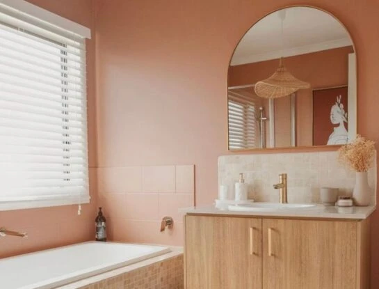 Baños: 5 colores tendencia deco 2025 para renovarlos con mucha onda