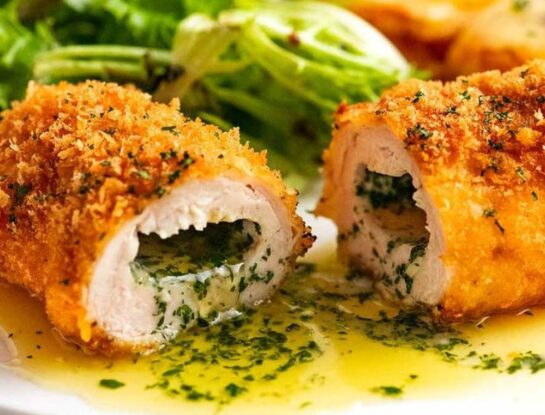 Pollo a la Kiev: una receta de pechugas rellenas