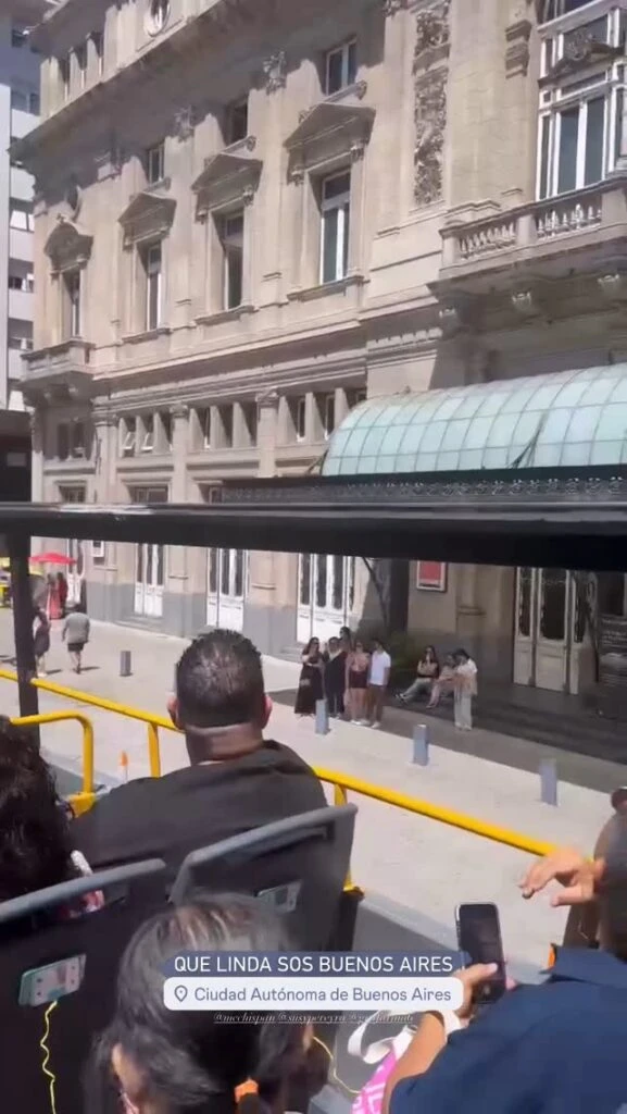 El original festejo de cumpleaños de las Trillizas de Oro con una de sus amigas