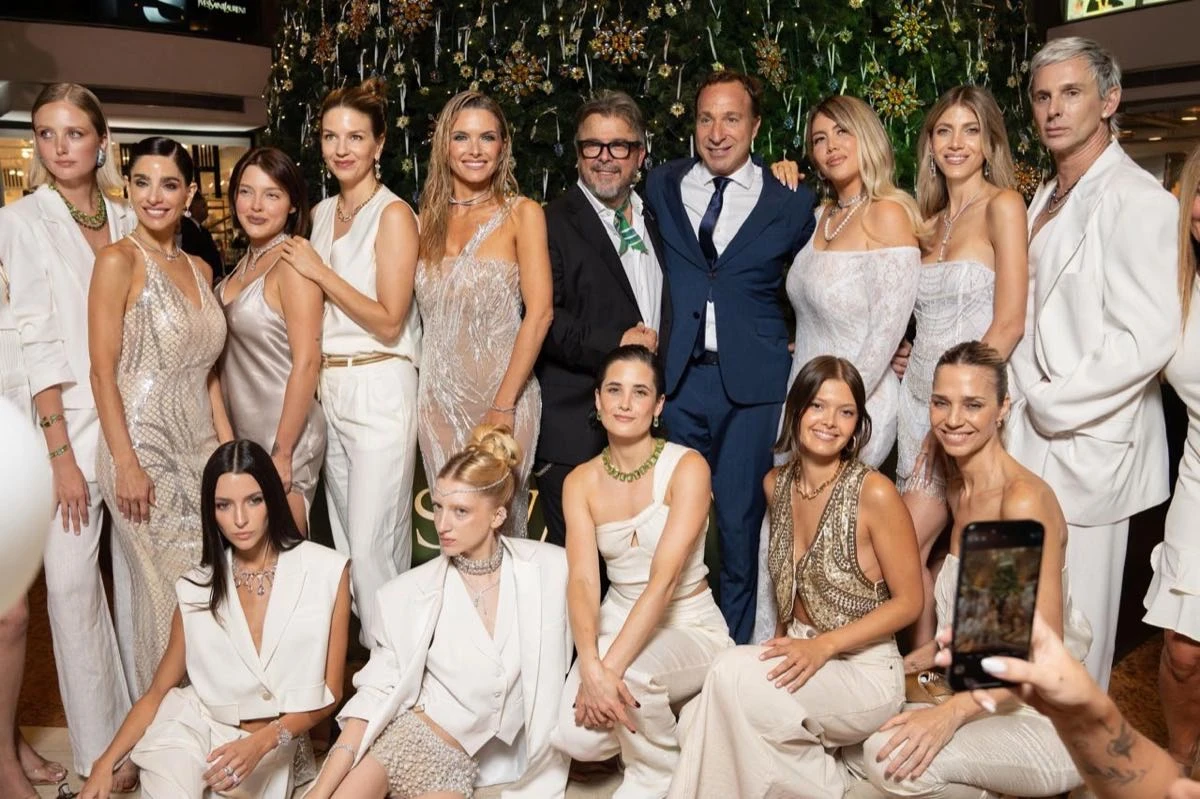 Famosas lookeadas en en blanco y plata.