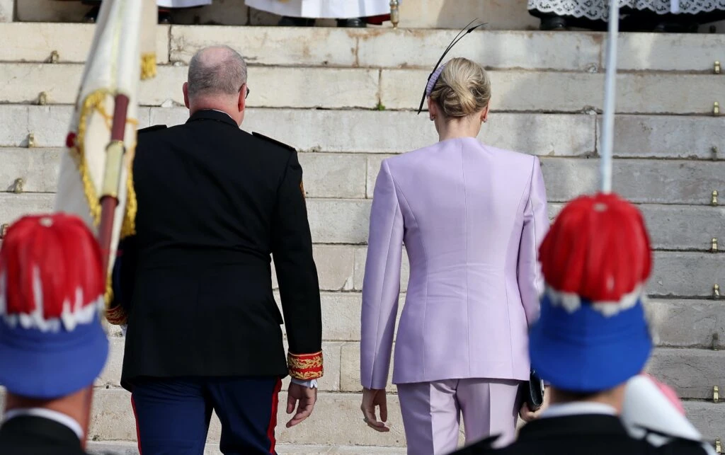 Charlène optó por un look moderno y sofisticado para el Día Nacional de Mónaco