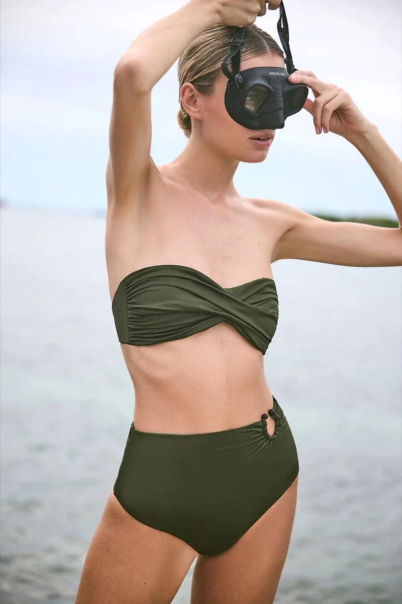 Johanna Ortiz colección de playa 2025