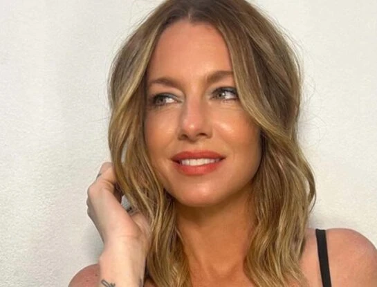 El romántico look de madrina de Gege Neumann en el bautismo de Cruz Urcera, el hijo de Nicole Neumann