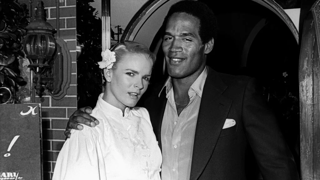 O.J. Simpson y Nicole Brown: el ex deportista y actor fue juzgado por asesinarla.