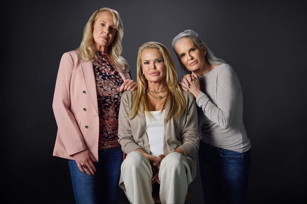 Las hermanas de Nicole Brown dan su testimonio en la serie.