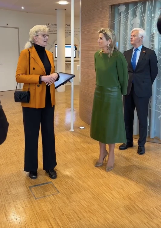 Máxima marcó tendencia con un look casual chic y ecológico