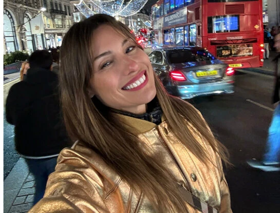 Pampita sorprende en Londres con un look metalizado de tendencia