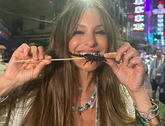 Pampita deslumbró con el look tendencia más audaz para la noche de Bangkok: es perfecto para llevar de vacaciones
