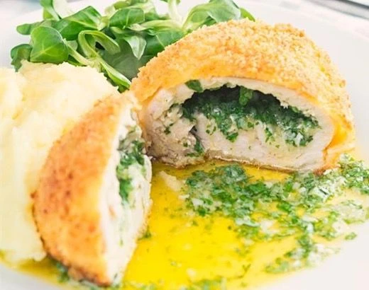 Pollo a la Kiev: una receta de pechugas rellenas