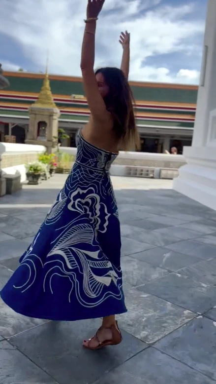 Pampita deslumbró con un vestido estampado en Tailandia 