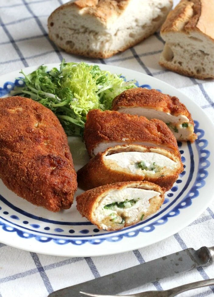 Pollo a la Kiev: una receta de pechugas rellenas