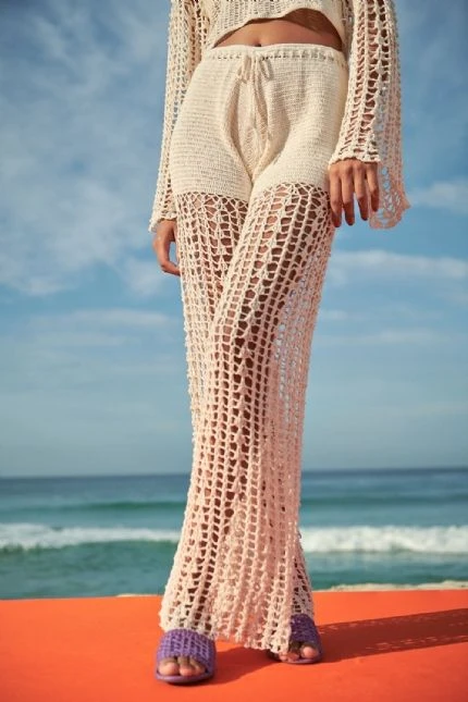 Pantalón crochet tendencia playa