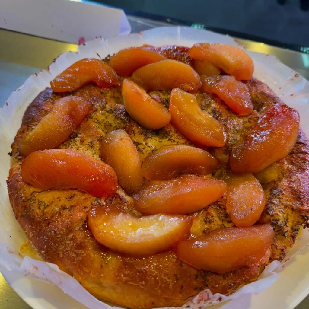 Torta alemana con trufa y manzana