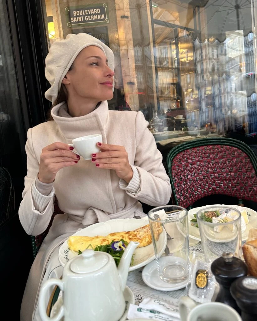 Look parisino de Pampita