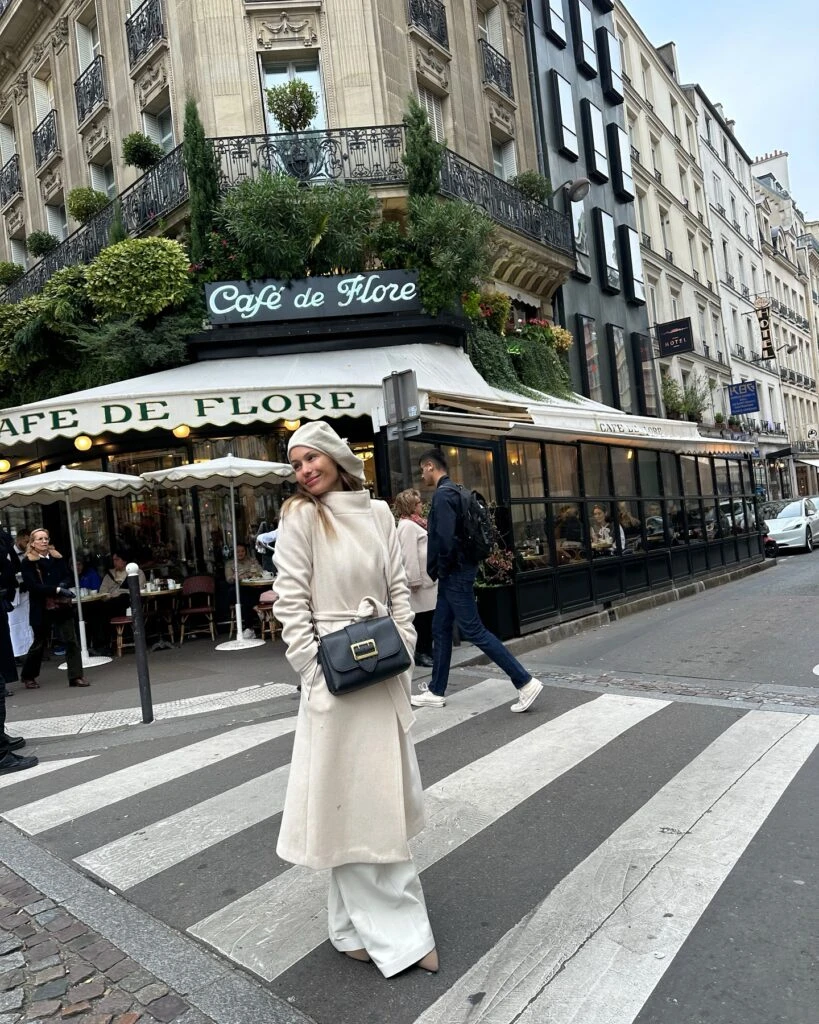 Look parisino de Pampita