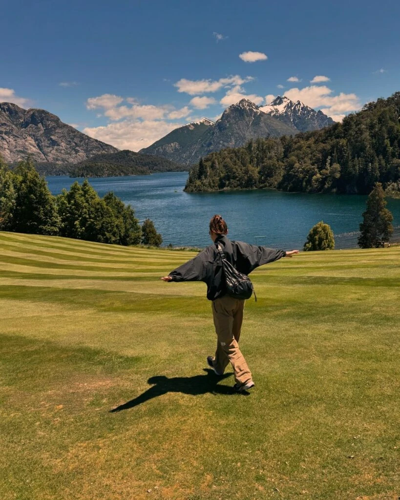 Las fotos de la escapada romántica de Nico Occhiato y Flor Jazmín Peña al sur