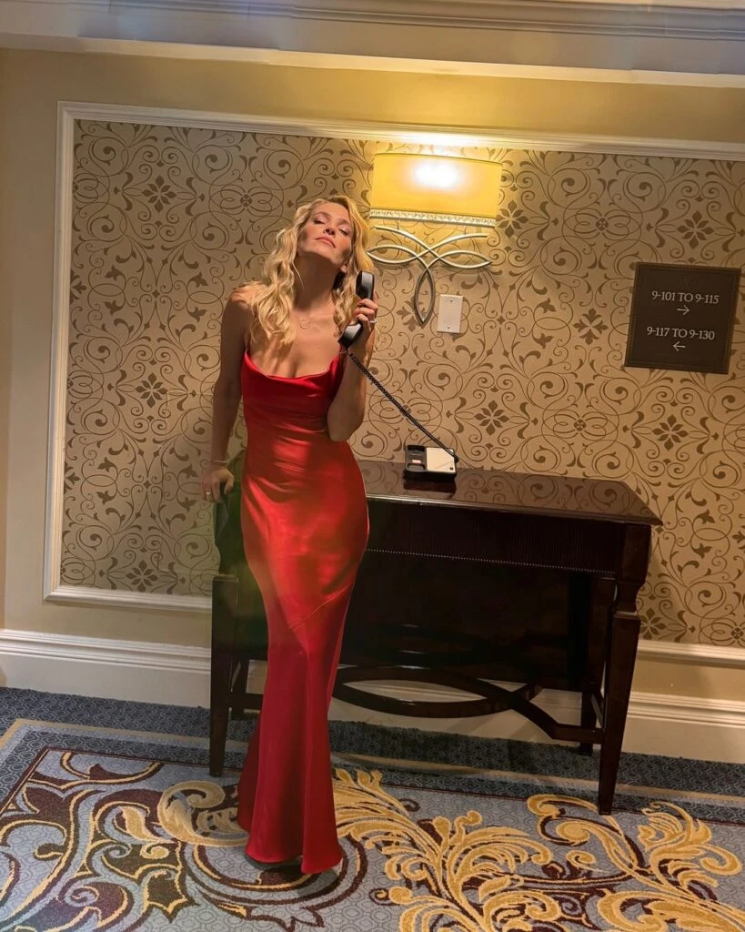 El look total red de Luisana Lopilato