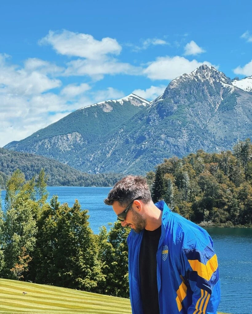 Las fotos de la escapada romántica de Nico Occhiato y Flor Jazmín Peña al sur