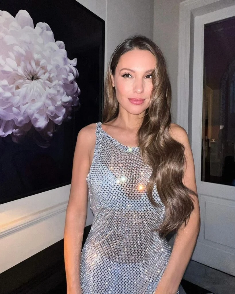 El look color plata de Pampita en una gala