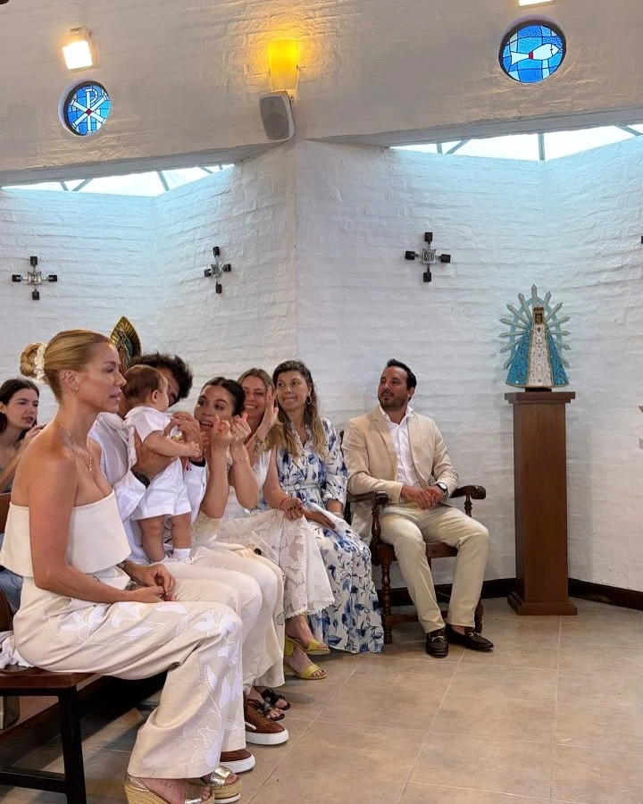 Las fotos del bautismo de Cruz